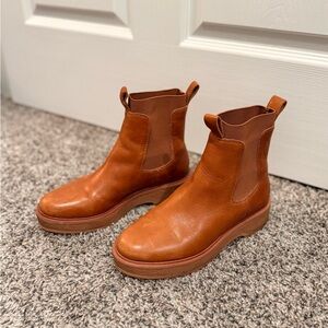 Madewell, The Camryn Chelsea Boot in Leather